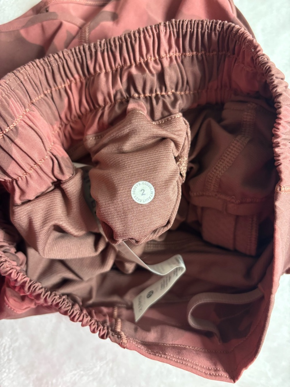 women’s pink camo lululemon hotty hot shorts - Picture 4 of 4
